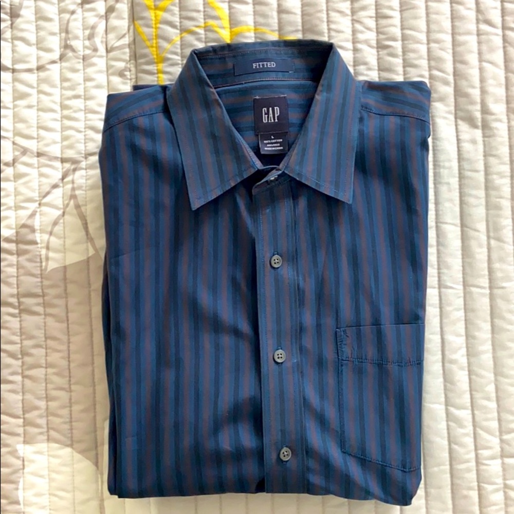 Gap. Men’s long sleeve dress shirt